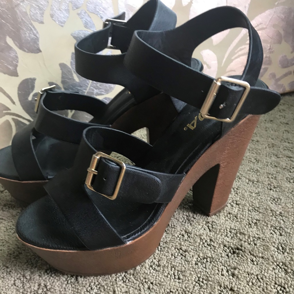 Soda Black high heel platform shoe